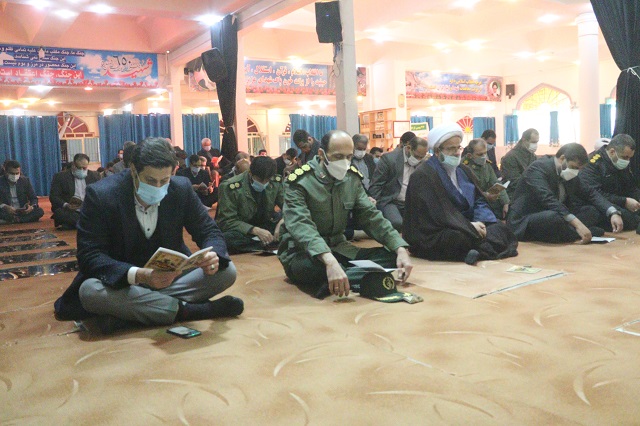 گلزار شهدای شهرستان لاهیجان همزمان با سومین روز دهه مبارک فجر با حضور مسولان شهرستان گلباران شد